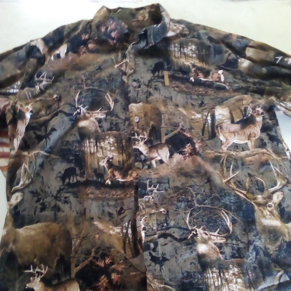 Camo deer print collared button up - Picture 1 of 9